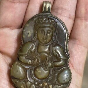 Exquisite Hand-Carved Jade Guanyin Pendant – A Symbol of Compassion & Protection